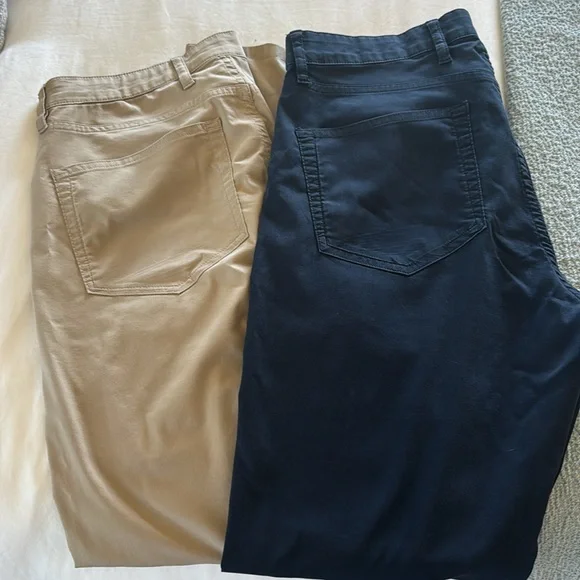 2 pairs of Faherty Reserve Movement Pants - Picture 2 of 5